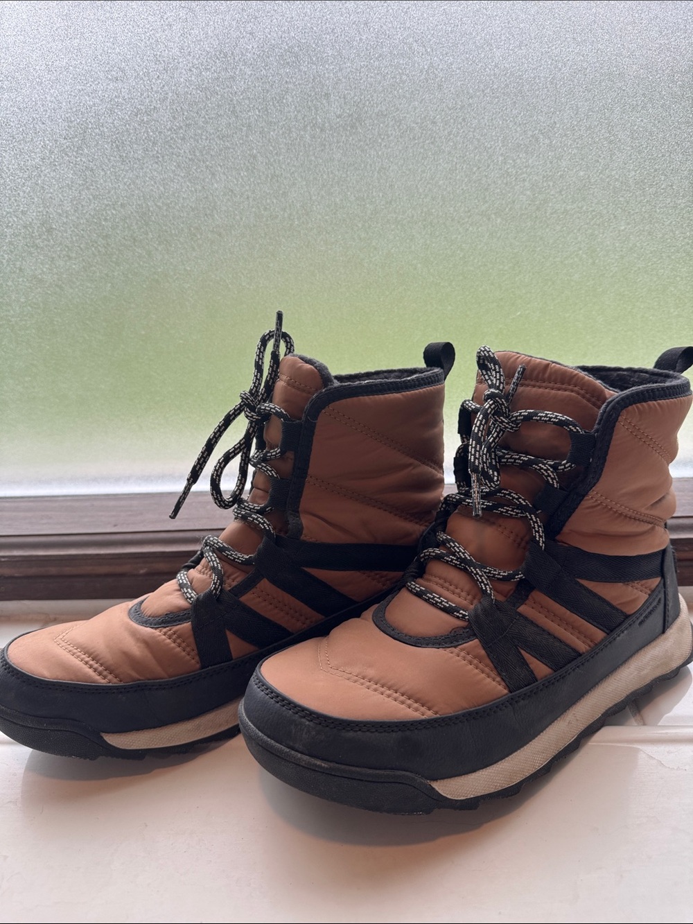 Sorel Women's Tan and Black Lace-Up Winter Boots